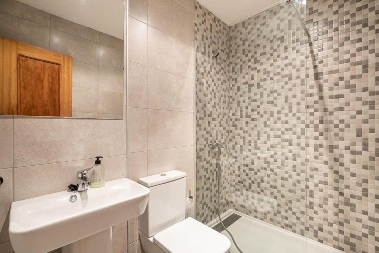 Modern Apartment In The Heart Of غرناطة المظهر الخارجي الصورة